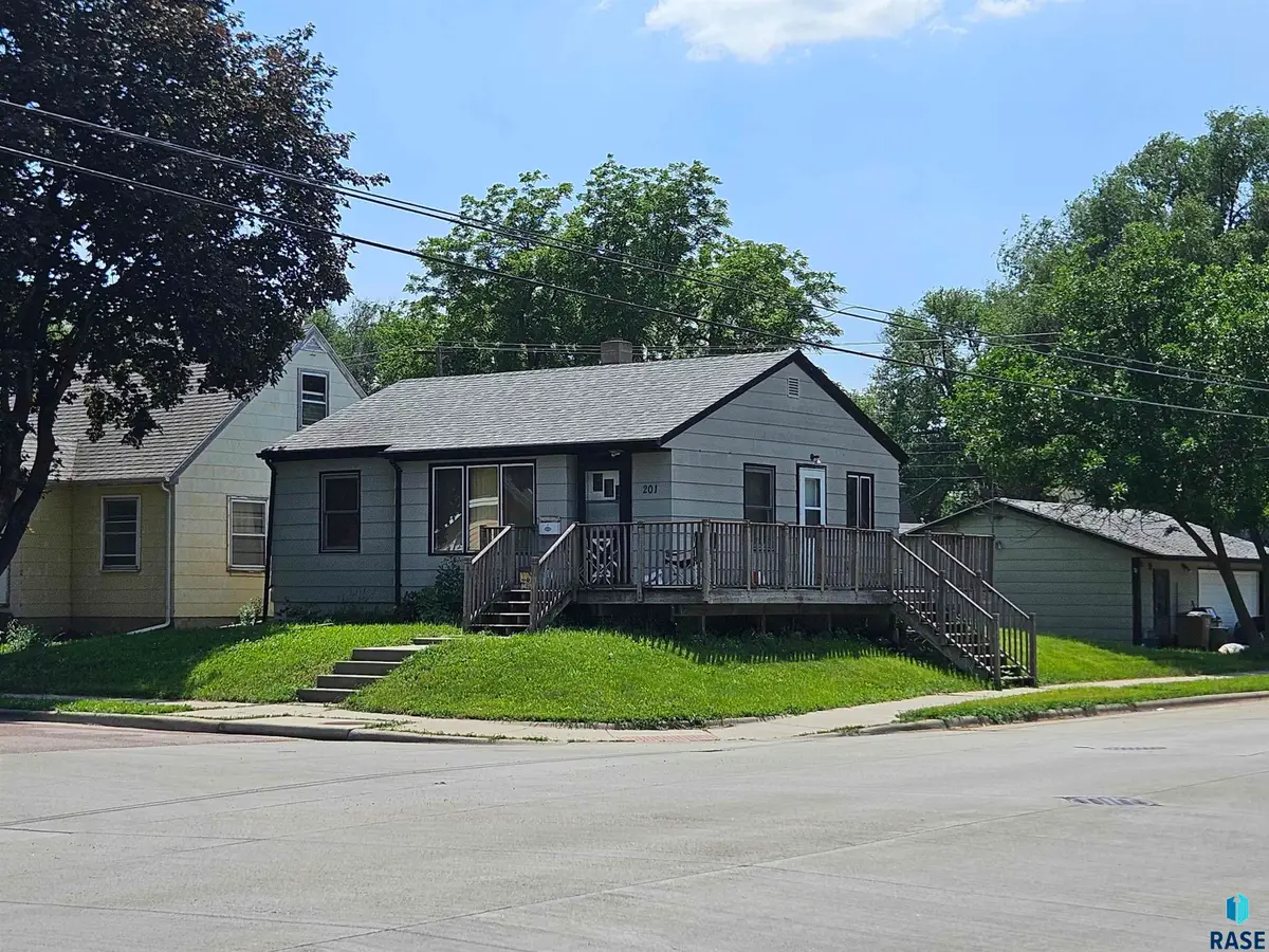 201 S Lincoln St, Sioux Falls, SD 57104 - #1