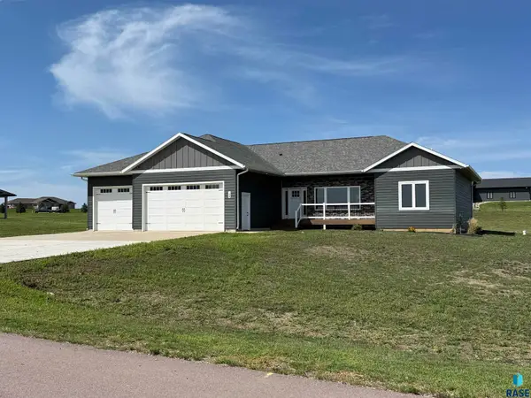 104 Caleb Ct, Parker, SD 57053