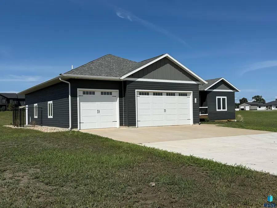 104 Caleb Ct, Parker, SD 57053 - #3