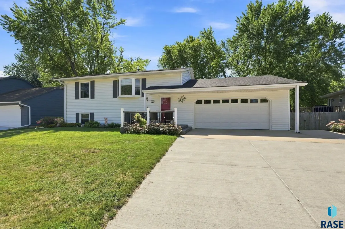 113 Ivy Ln, Harrisburg, SD 57032 - #1