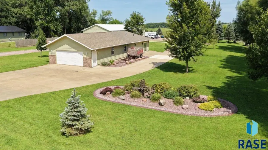 48438 265th St, Valley Springs, SD 57068 - #2