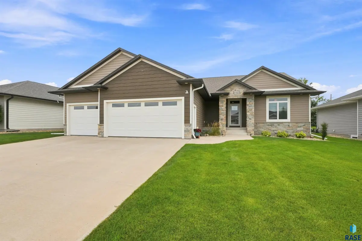 9509 W Kingfisher Dr, Sioux Falls, SD 57107 - #1