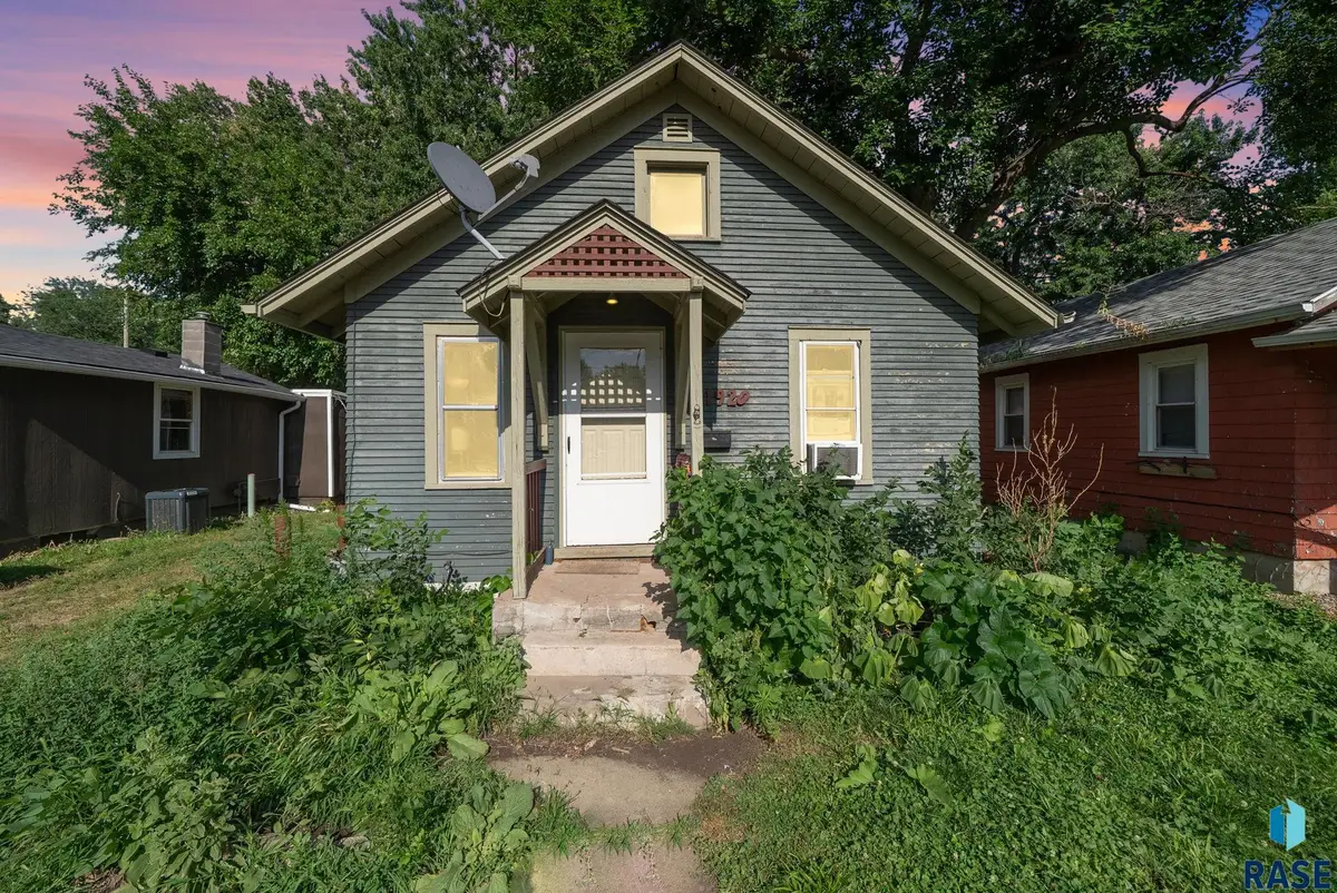 1920 S Summit Ave, Sioux Falls, SD 57105 - #1