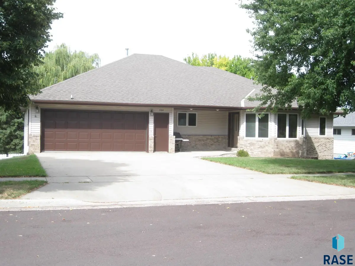 504 E 11th St, Dell Rapids, SD 57022 - #1