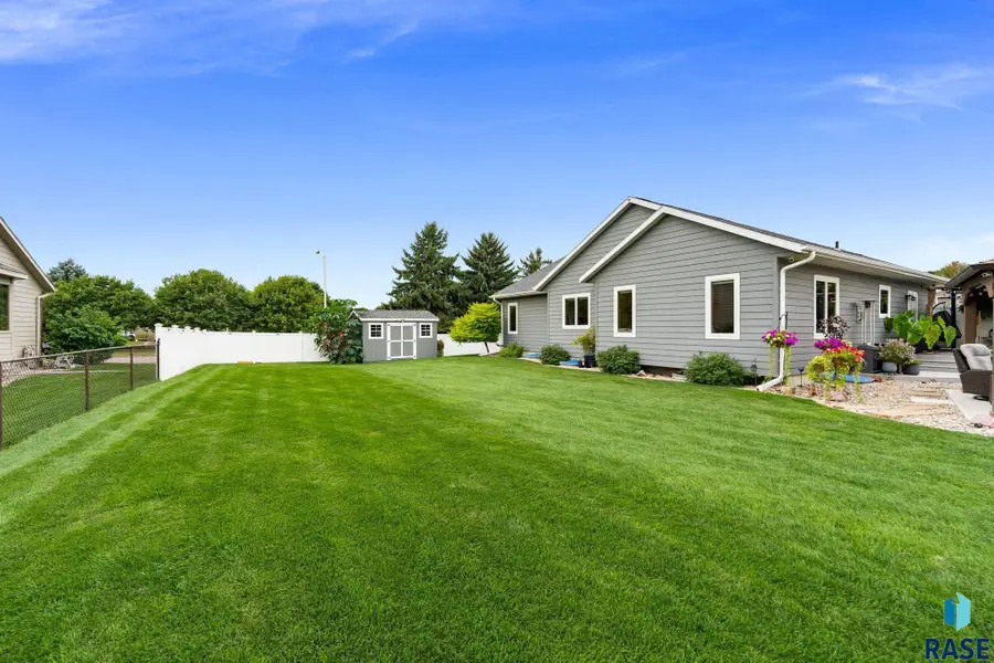 6907 W Sertoma Cir, Sioux Falls, SD 57106 - #3