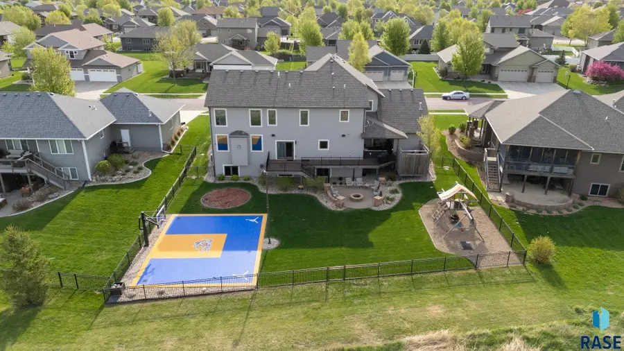 1301 Hyannis Port Ln, Sioux Falls, SD 57106 - #2