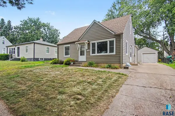 1709 S Wayland Ave, Sioux Falls, SD 57105