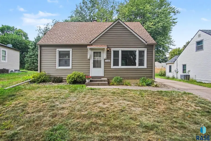 1709 S Wayland Ave, Sioux Falls, SD 57105 - #2