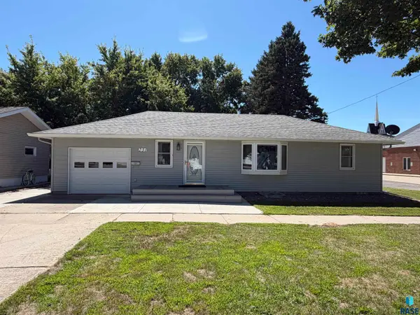 231 E Elizabeth St, Edgerton, MN 56128