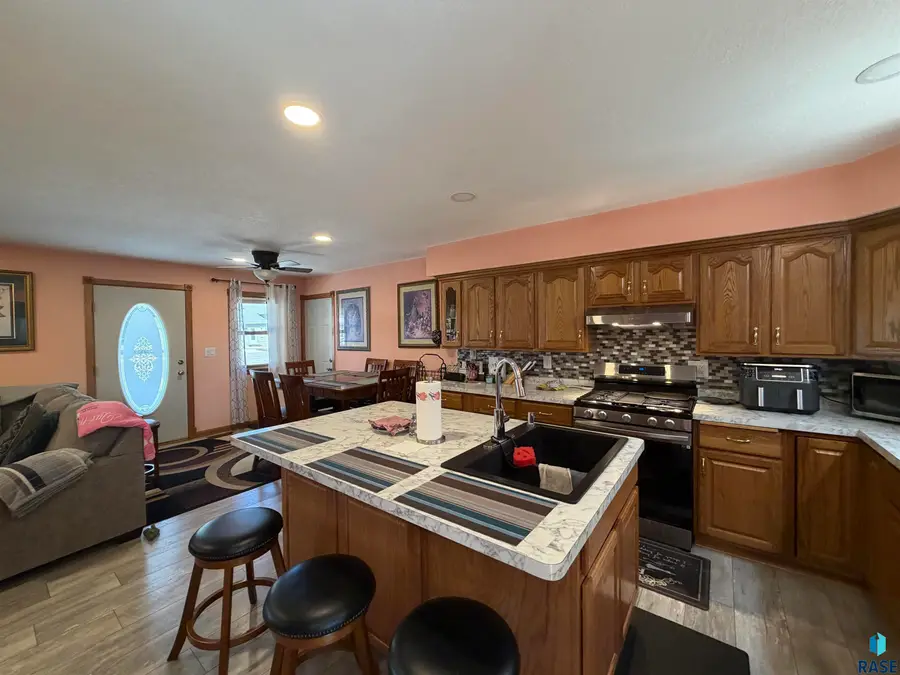 231 E Elizabeth St, Edgerton, MN 56128 - #2