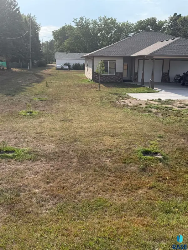 109 S County 9 Rd, Trent, SD 57065