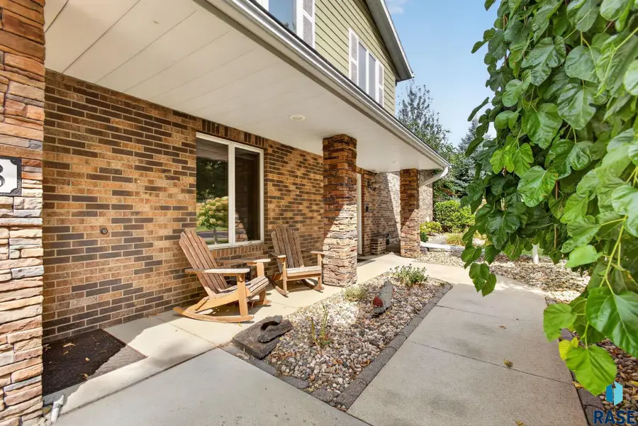 708 E Alder Ln, Sioux Falls, SD 57105 - #3
