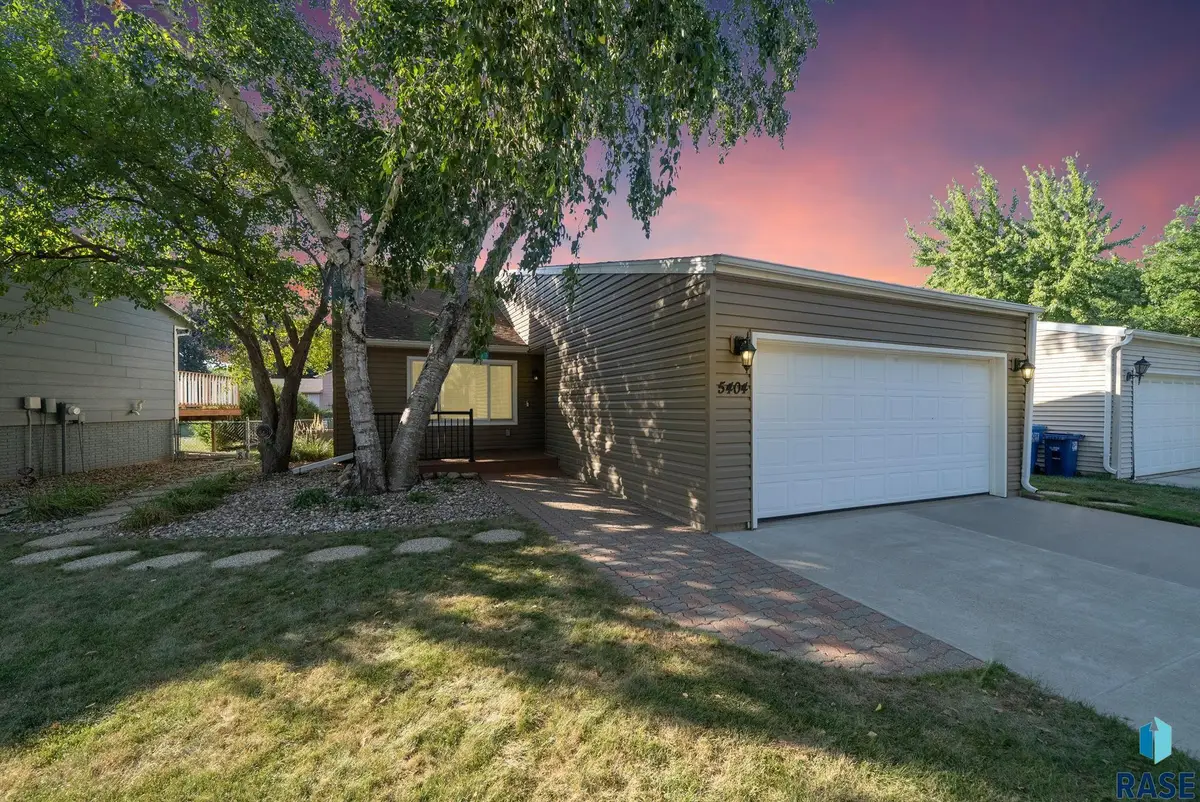 5404 W Chelsea Dr, Sioux Falls, SD 57106 - #1