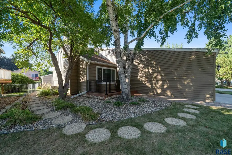 5404 W Chelsea Dr, Sioux Falls, SD 57106 - #2