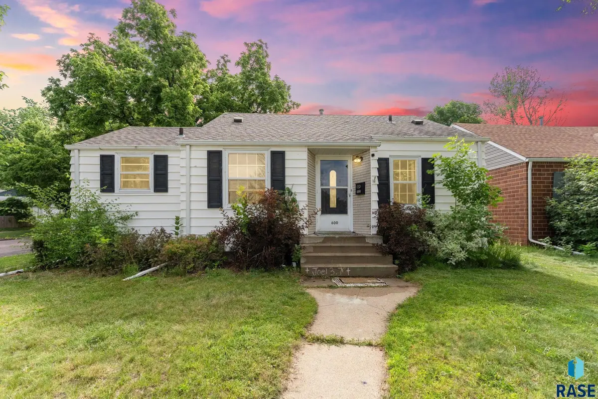 600 S Glendale Ave, Sioux Falls, SD 57104 - #1