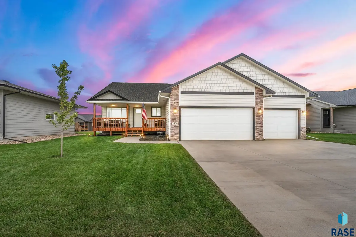 1000 N Juniper St, Lennox, SD 57039 - #1