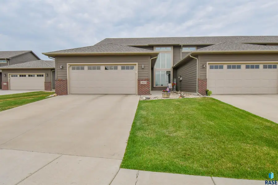 5615 Yarrow Trl, Sioux Falls, SD 57108 - #2