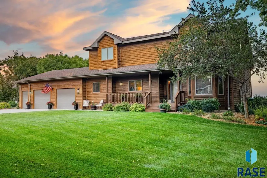2817 Dailey Dr, Mitchell, SD 57301 - #3