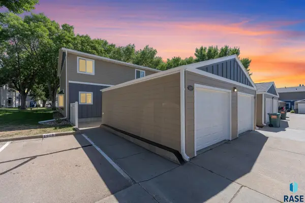 1210 S Bridgeport Pl, Sioux Falls, SD 57106
