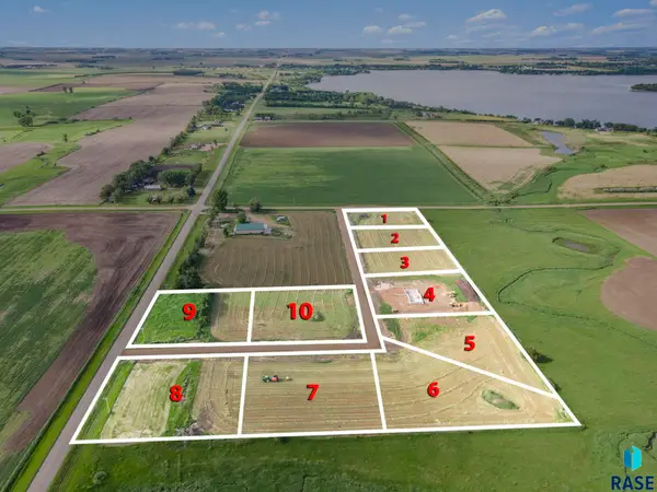 2122 Harvest Creek Ln, Madison, SD 57042