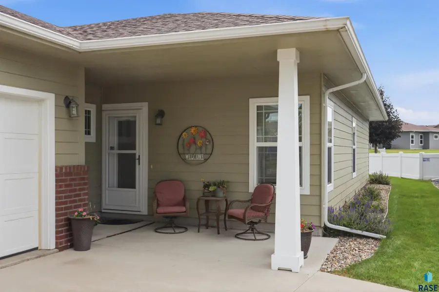 3200 S Sandlot Ave, Sioux Falls, SD 57110 - #2