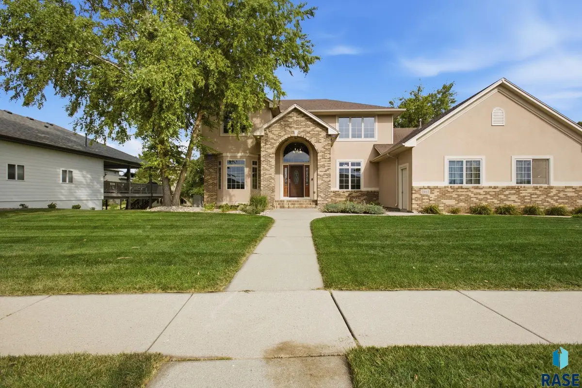 2612 S Camden Ave, Sioux Falls, SD 57106 - #1