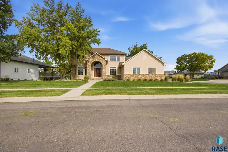 2612 S Camden Ave, Sioux Falls, SD 57106 - #2