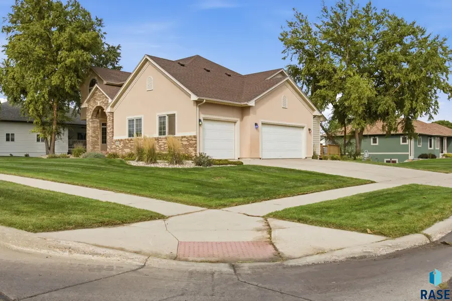2612 S Camden Ave, Sioux Falls, SD 57106 - #3