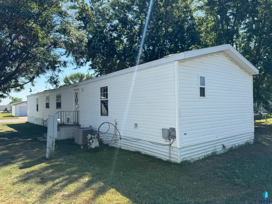 6011 S Canterbury Pl, Sioux Falls, SD 57106 - #2