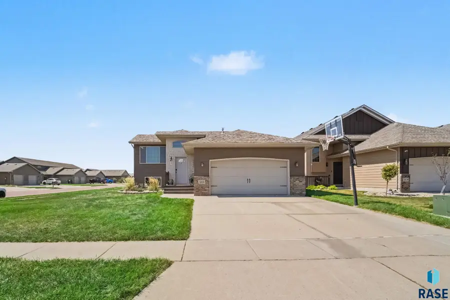 4813 S Wassom Ave, Sioux Falls, SD 57106 - #2