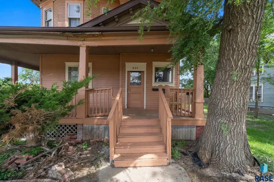 624 W 11th St, Sioux Falls, SD 57104 - #3