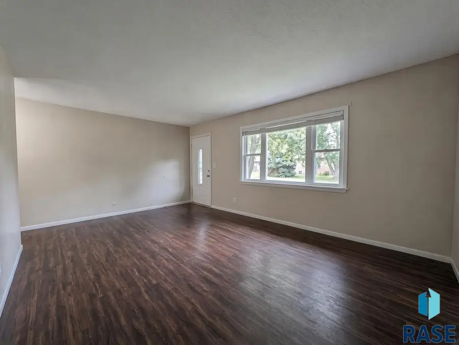 4509 W 37th St, Sioux Falls, SD 57106 - #2