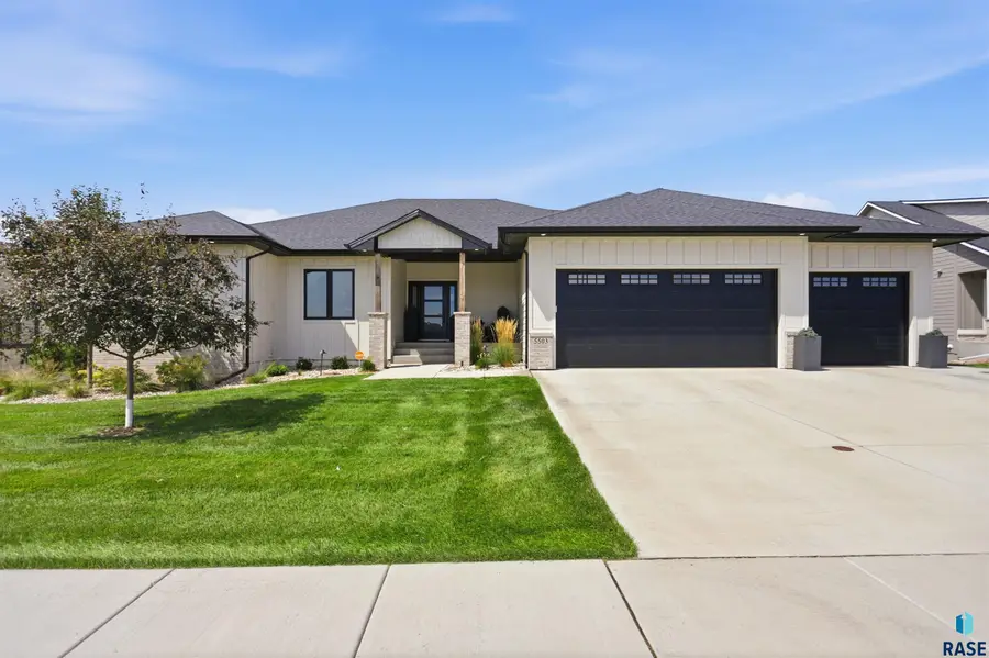 5503 W Colonial Ct, Sioux Falls, SD 57107 - #2