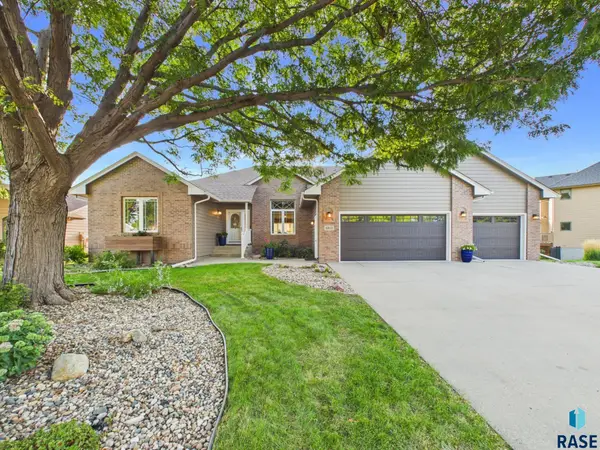 1312 S Honeysuckle Trl, Sioux Falls, SD 57106