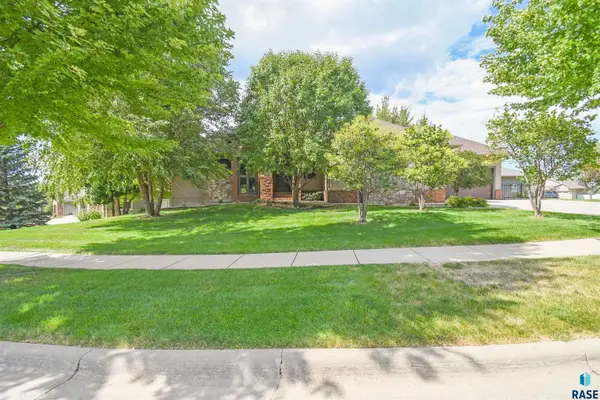 1325 W Wicklow Ct, Sioux Falls, SD 57108