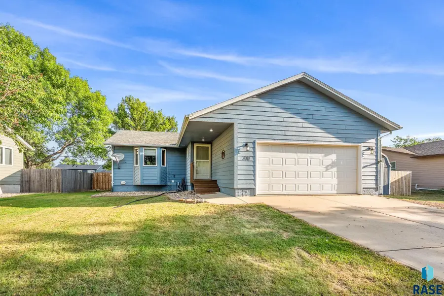 200 W Holly St, Tea, SD 57064 - #2