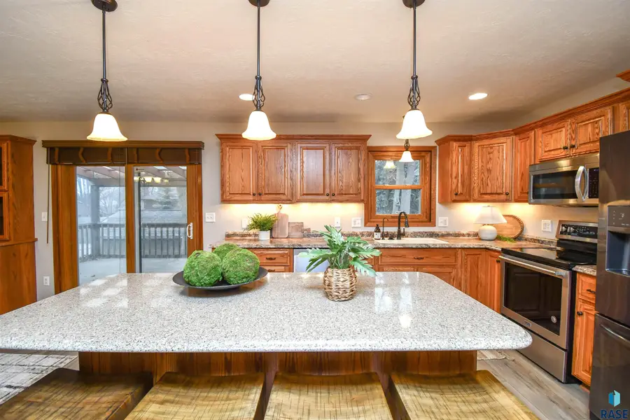 3305 E 33rd St, Sioux Falls, SD 57103 - #3