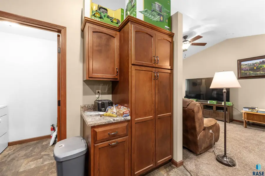 528 Prairie Ave, Baltic, SD 57003 - #3