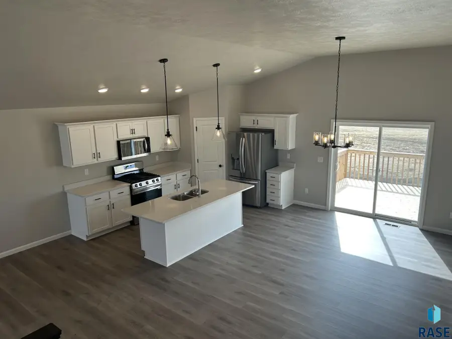 5612 E Ashwood Cir, Sioux Falls, SD 57108 - #3