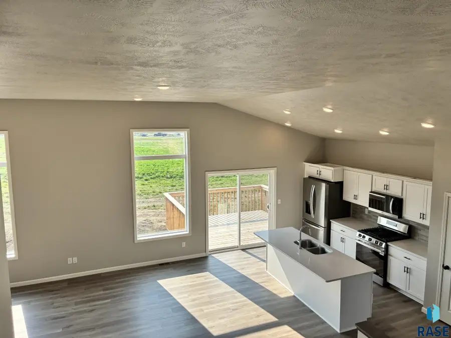2609 S Copper Creek Ave, Sioux Falls, SD 57110 - #3