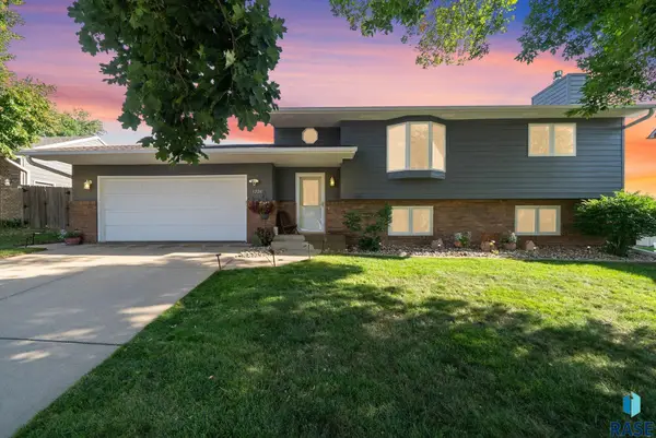 1224 S Dunham Cir, Sioux Falls, SD 57106