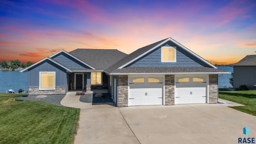 6642 S Lake Trl, Wentworth, SD 57075 - #2