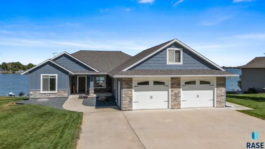 6642 S Lake Trl, Wentworth, SD 57075 - #3