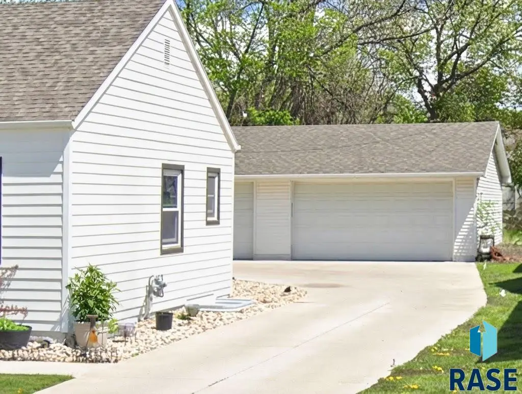 1228 N Duluth Ave, Sioux Falls, SD 57104 - #1
