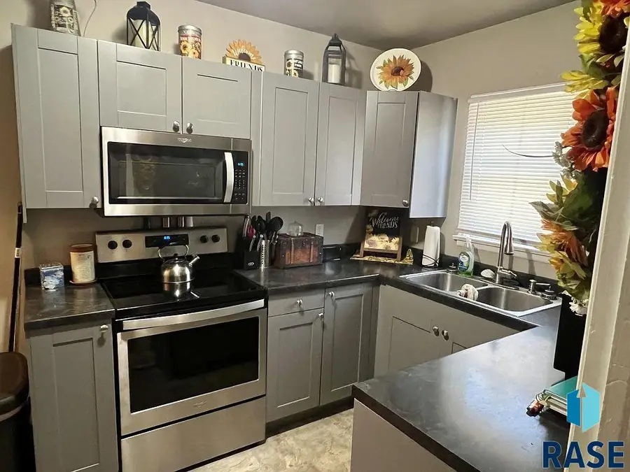 1228 N Duluth Ave, Sioux Falls, SD 57104 - #2