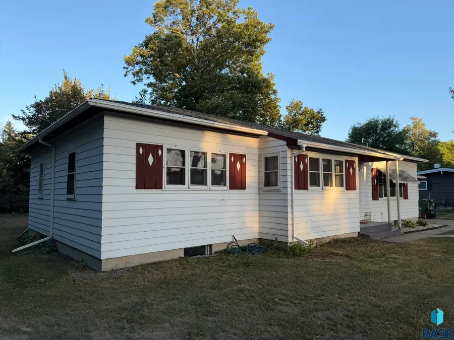 428 S Walnut St, Freeman, SD 57029 - #2