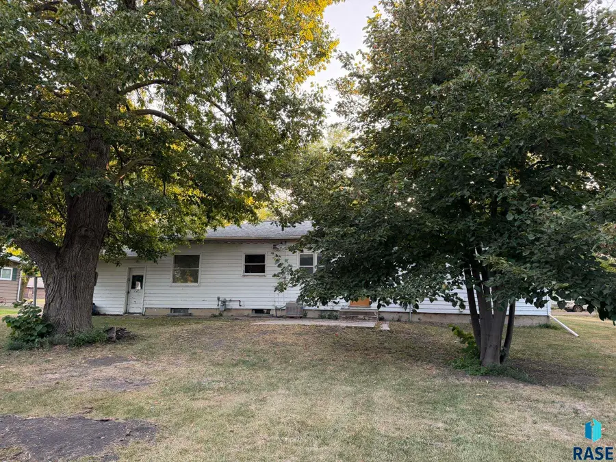 428 S Walnut St, Freeman, SD 57029 - #3