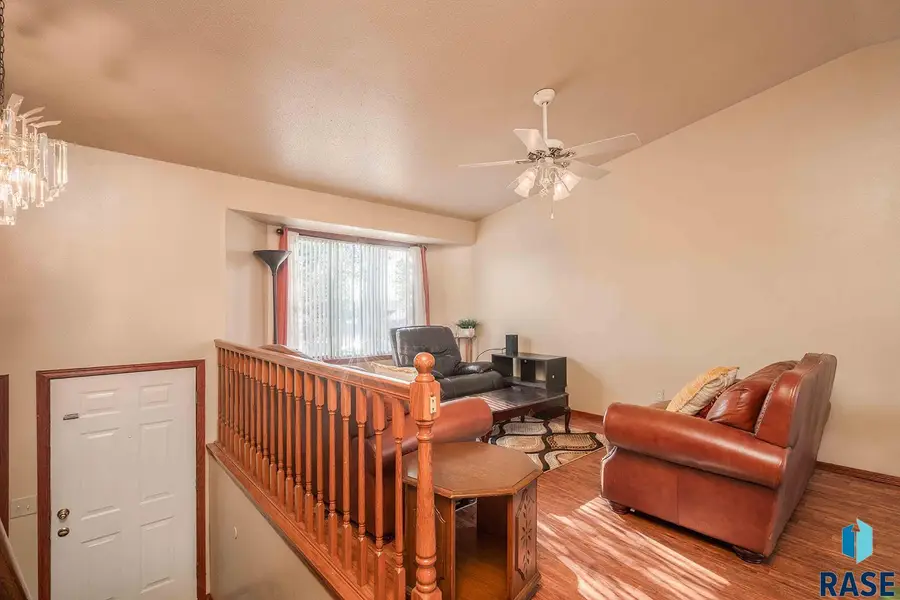 105 S Foss Ave, Sioux Falls, SD 57110 - #3
