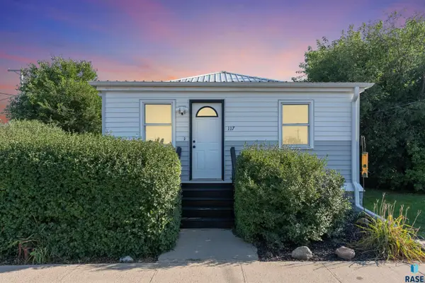 117 W 1st St, Lennox, SD 57039