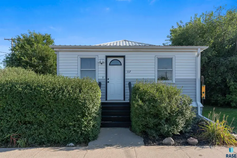 117 W 1st St, Lennox, SD 57039 - #2